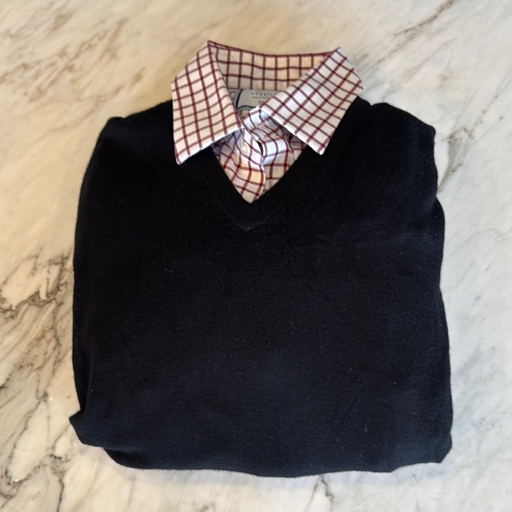BROOK BROTHERS SIZE M Extra Fine Merino Black V-Neck Sweater